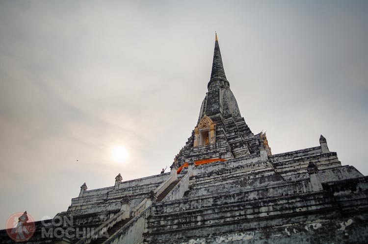 Wat Phu Khao Thong
