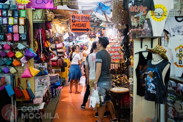 Ropa, carteras y masajes