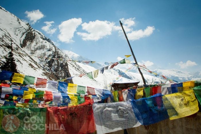 Banderas de oración llegando a Muktinath