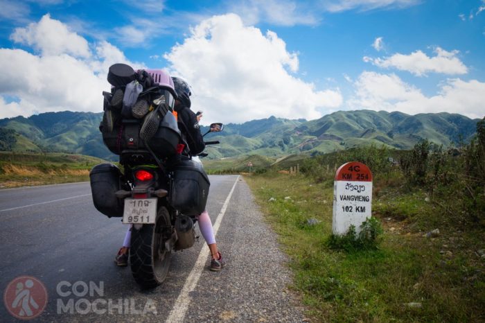 En moto por Laos