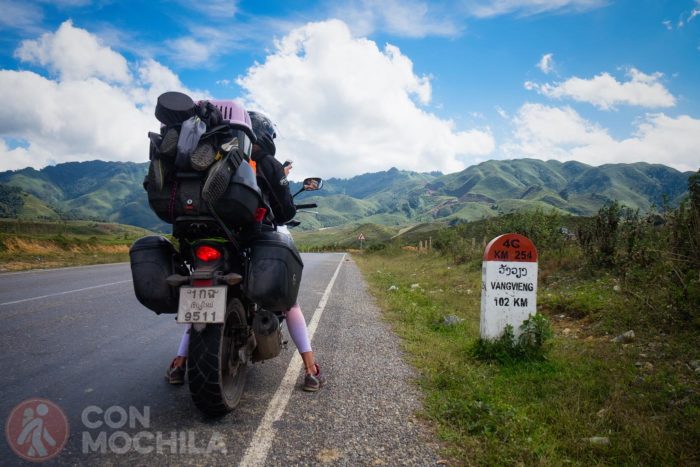 En moto por Laos