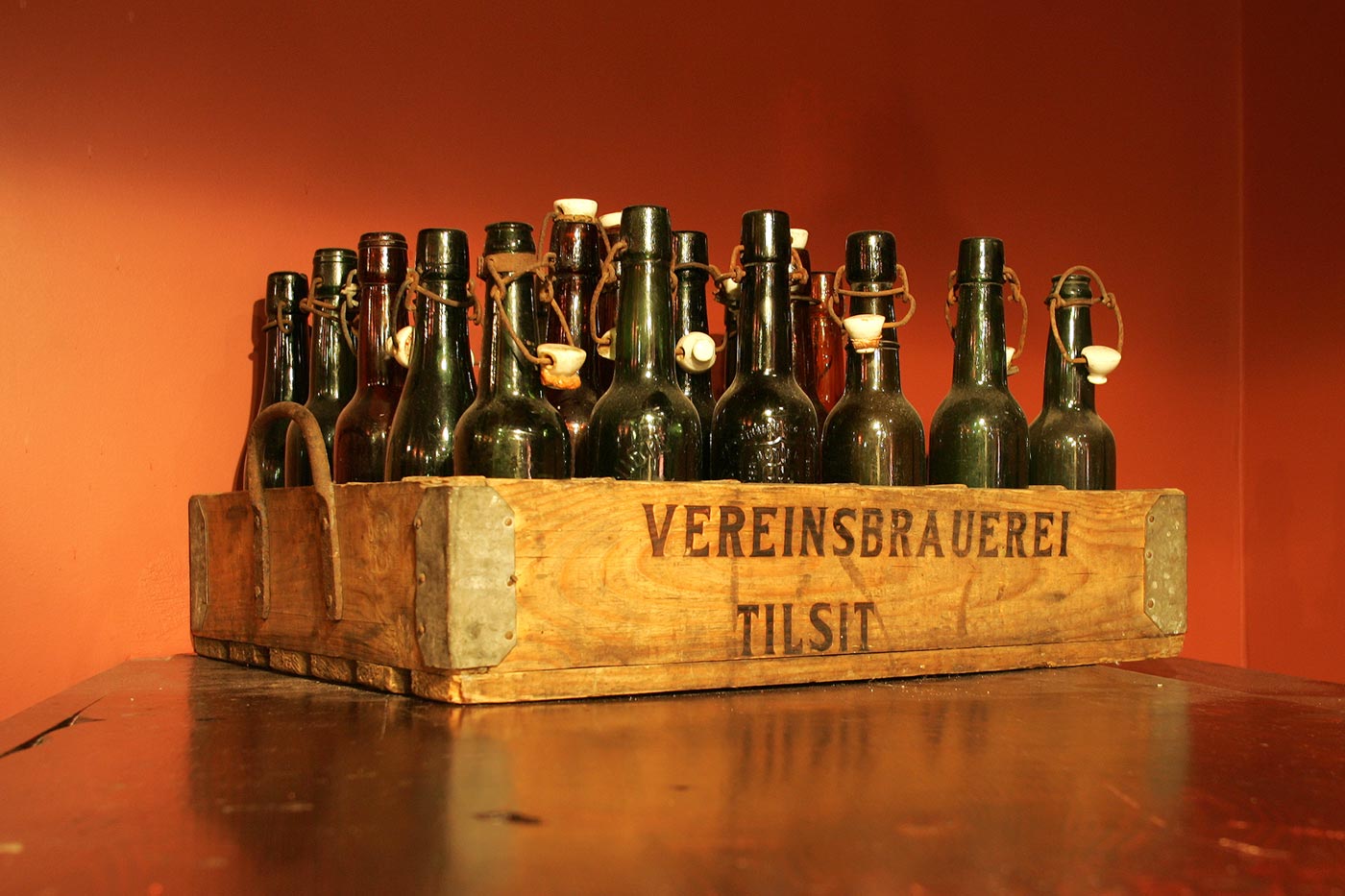 La crónica cósmica. Una docena de botellines de cervezas vacíos