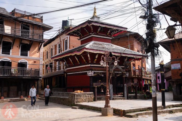Templo en calle principal