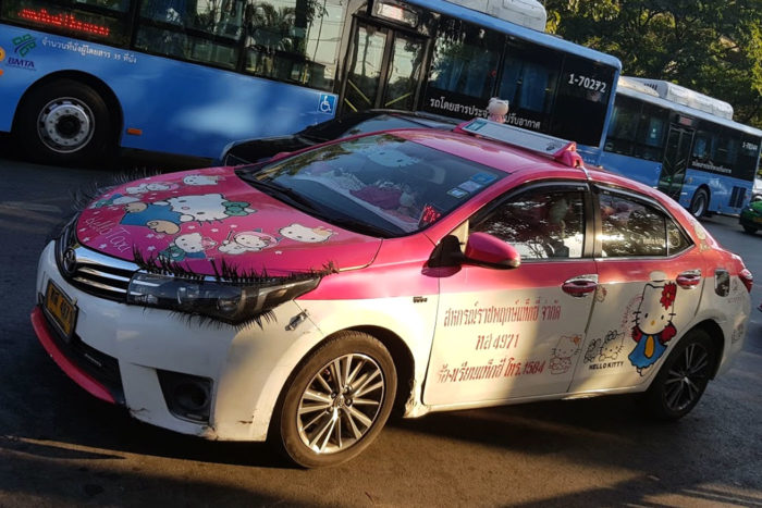 coche Hello Kitty