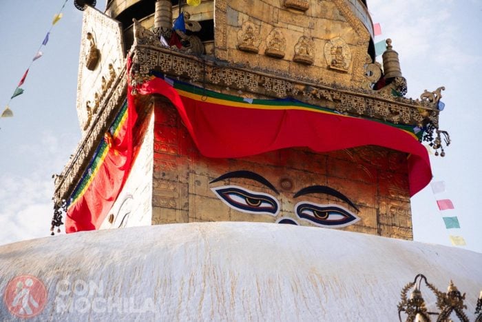 La estupa dorada del templo de los monos