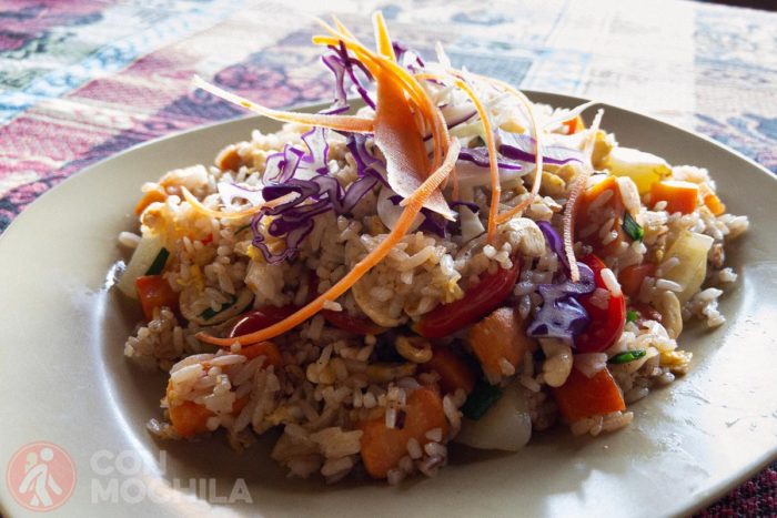 Arroz frito con anacardos