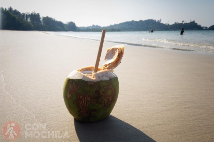 Coco en la playa, comida tailandesa