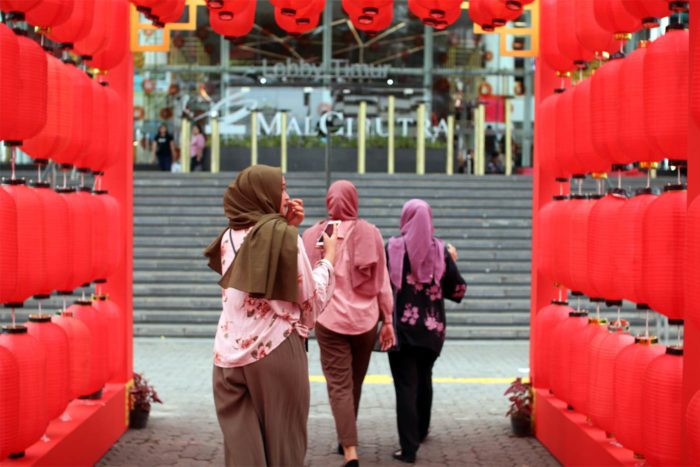 mujeres indonesia centro comercial
