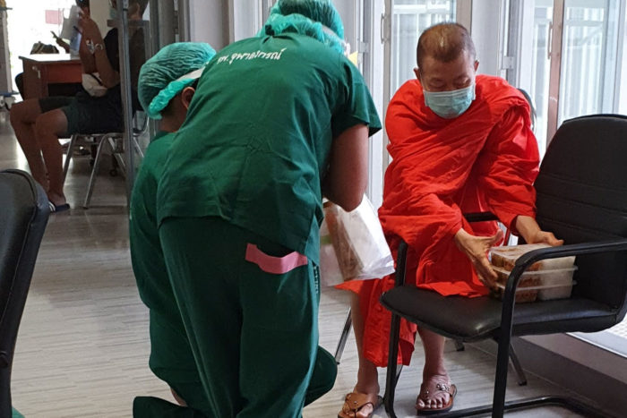 monje tailandia hospital