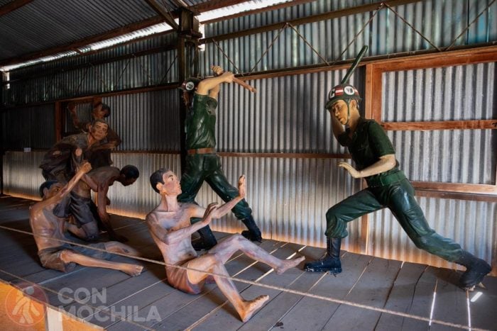 Figuras representando las torturas y agresiones