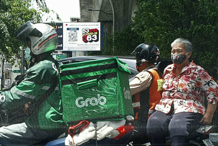 abuela covid19 Tailandia moto