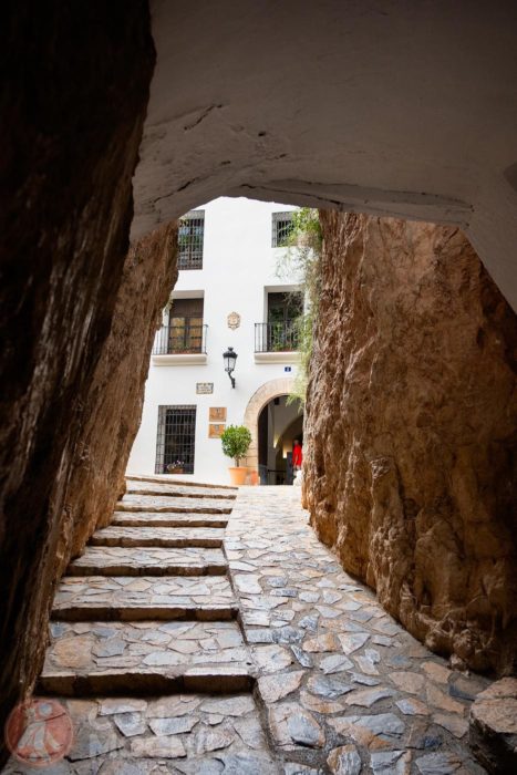 Túnel de acceso y casa Orduña al fondo