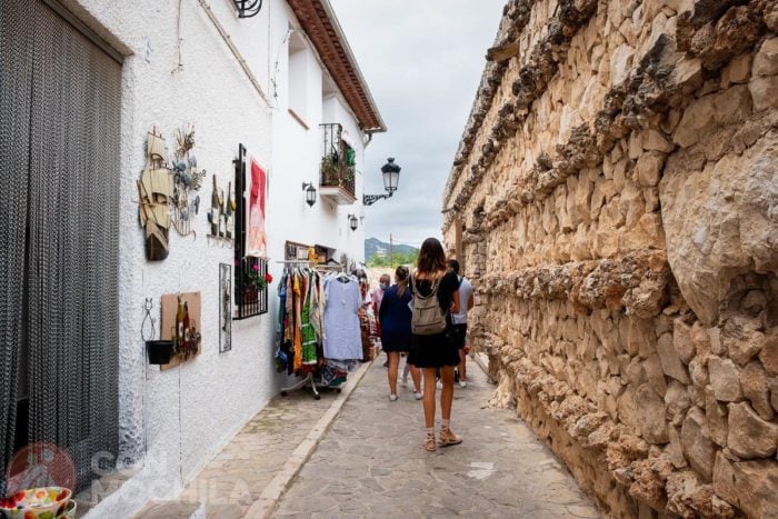 Entre tiendas de souvenirs