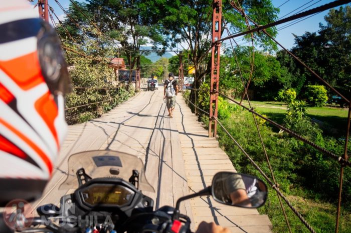 Recorriendo los alrededores en moto