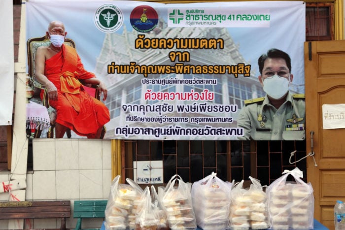 Donaciones Covid templo en Tailandia