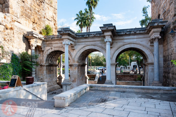 Puerta de Adriano