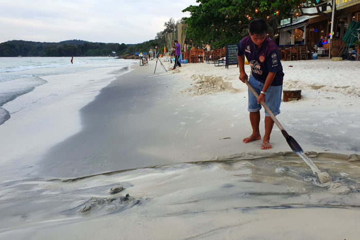 Playa samed desastre ecológico por petróleo