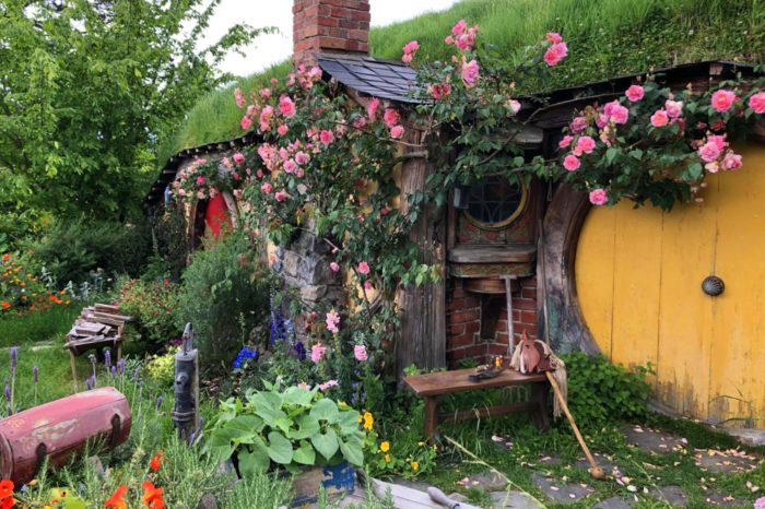 Las flores dan un brillo especial a Hobbiton