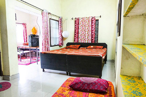 Nadya Homestay For Female family