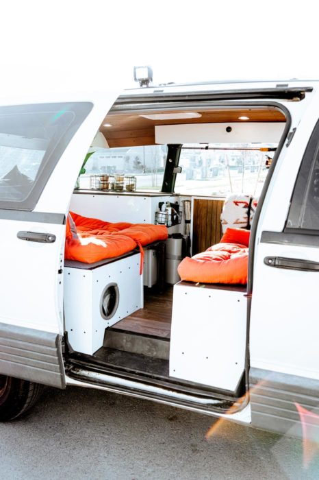 Campervan con cama plegable
