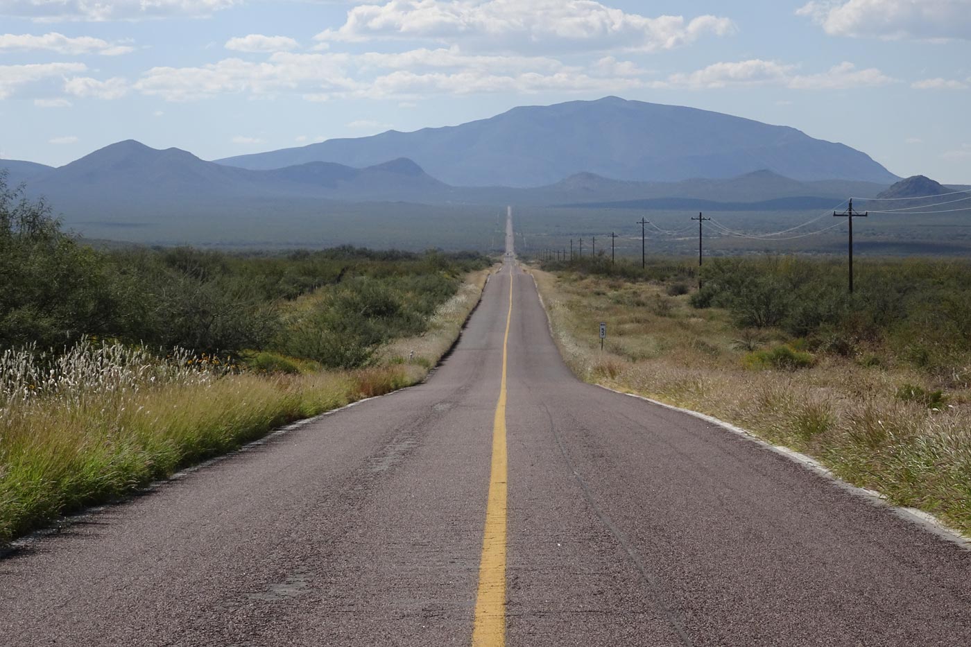 El estado de Coahuila se recorre por largas carreteras y en el se esconde la bodega más antigua de Latinoamérica, en Parras De la Fuente, entre cerros con bisontes y venados