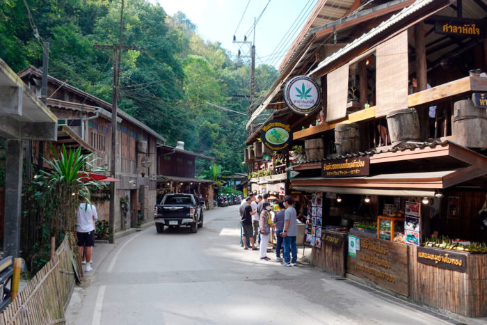 calle principal mae kampong