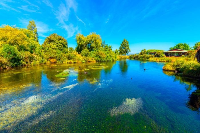 Sus aguas cristalinas te invitarán a beber de ella