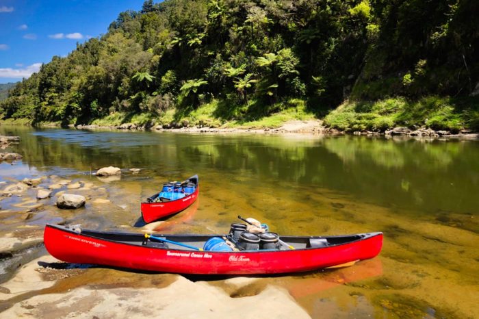 Barriles, remos, canoa…