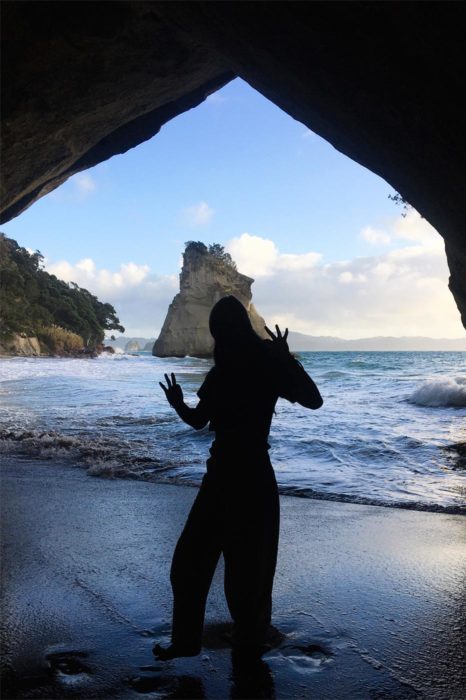 Thea esta vez bajo la Cathedral Cove