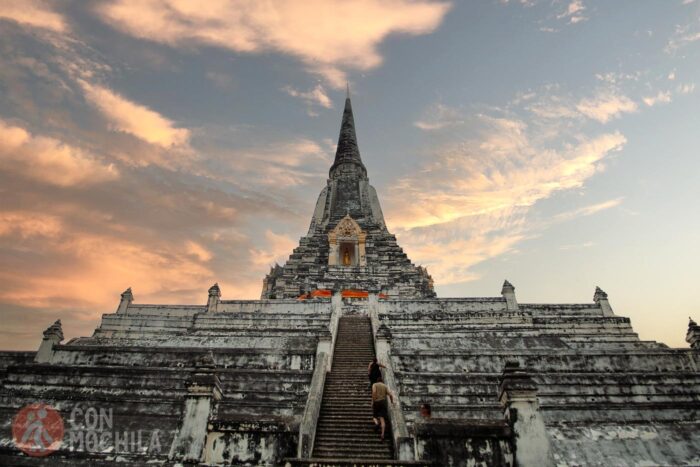 Majestuoso wat Phu Khao Thong