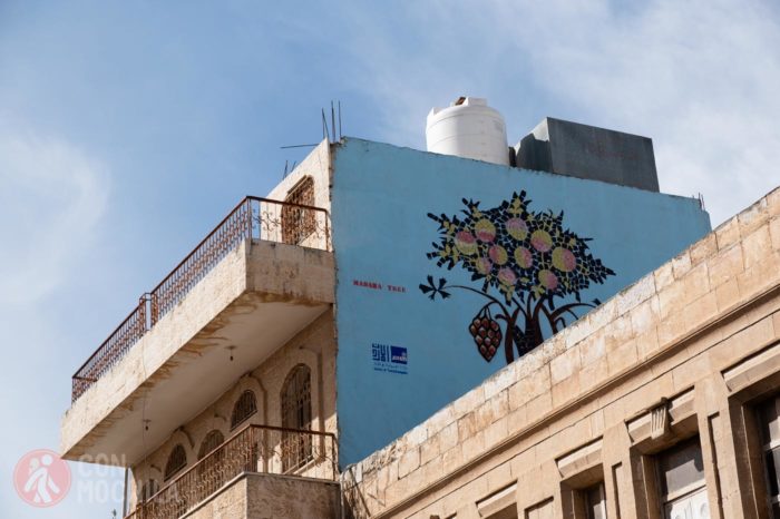 Fachada con el mural