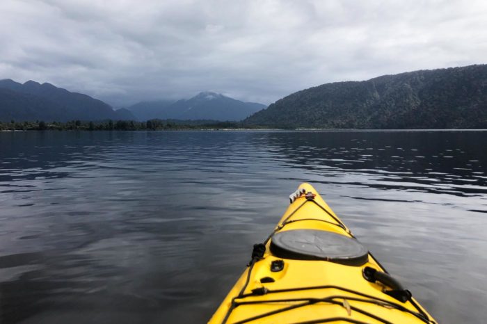 Kayak con muchas nubes