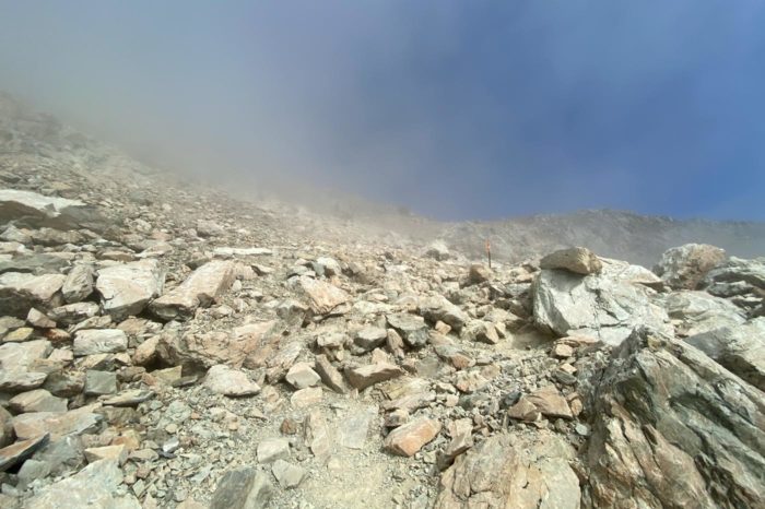 Lucha contra la montaña y a través de las nubes