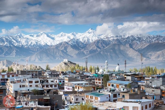 Leh, con sus montañas de fondo
