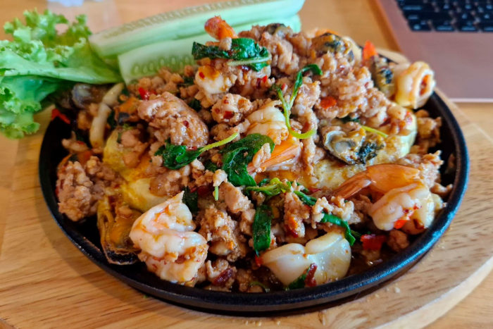 pad thai kaphrao