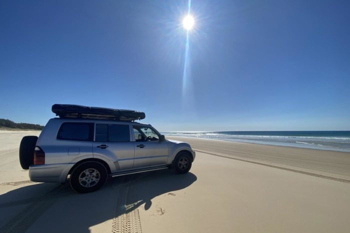 Todoterreno sobre la playa