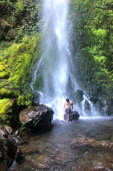 ¡Sentarse bajo sus poderosas aguas fue toda una experiencia!