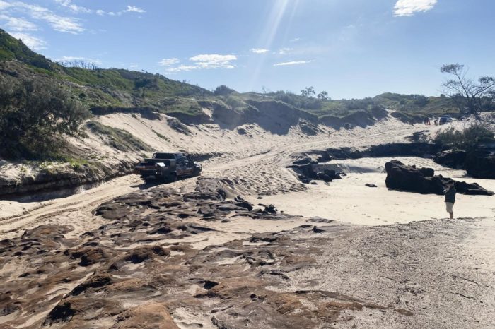 Dos coches empantanados en Ngkala Rocks