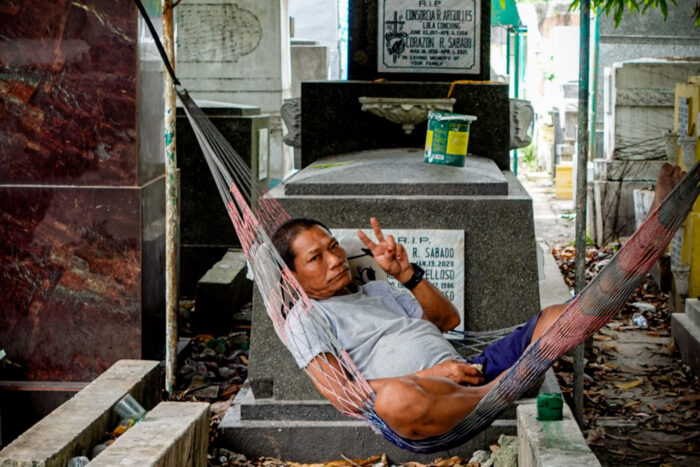 hombre cementerio