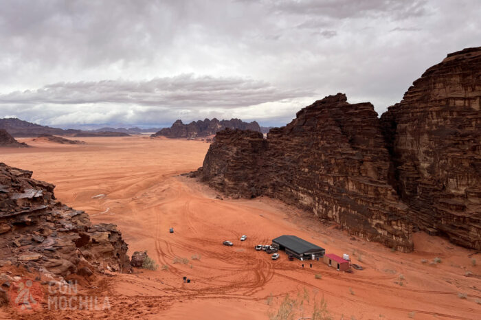 Enorme duna roja desde donde contemplar la inmensidad de Wadi Rum