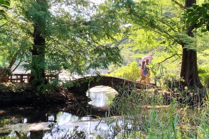 El parque tiene rincones estupendos para relajarse y disfrutar de la naturaleza