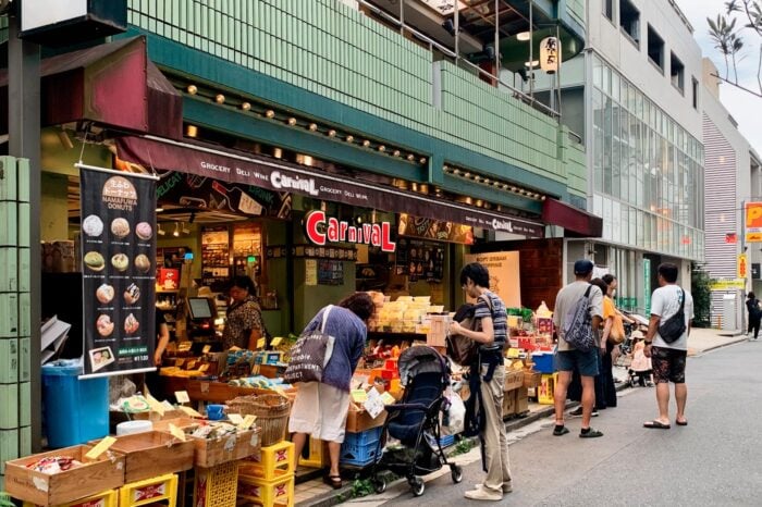 Nakamichi y las calles que la rodean están llenas de pequeños comercios con sabor local