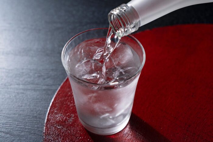 Es habitual tomar el shochu on the rocks