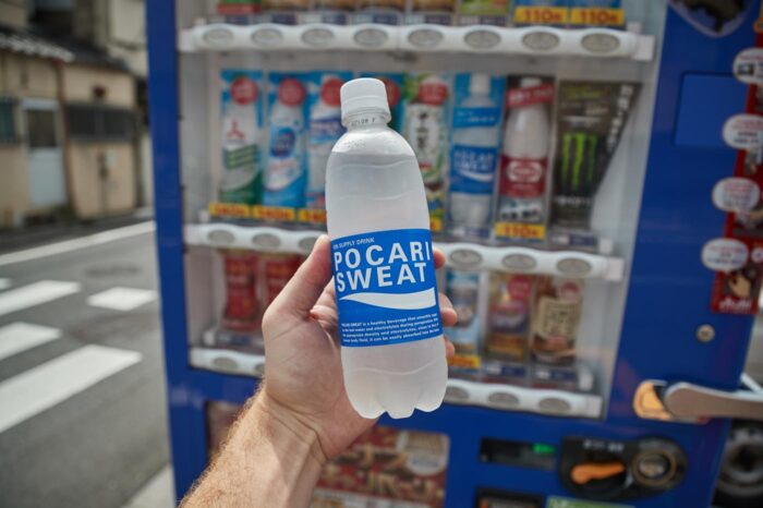 Pocari Sweat (bebida energética que sabe a agua con azúcar)