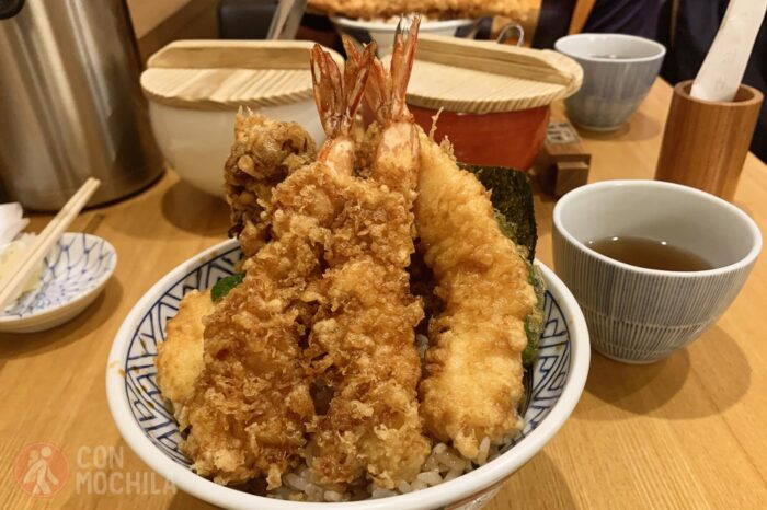Ten-don con tempura de cigalas y setas
