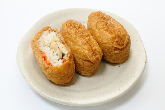Inari zushi rellenos de verduras, para darle más gracia al arroz
