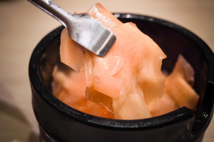 Gari (láminas de jengibre encurtido con vinagre de arroz, que suelen acompañar al sushi)
