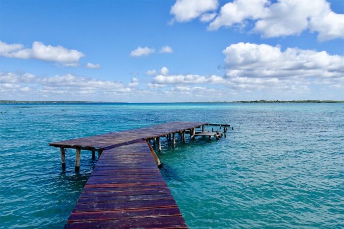 Riviera Maya es Cancún y Playa del Carmen, dos destinos saturados pero que tienen su aquél para comer bien, salir de fiesta y bellísimas playas