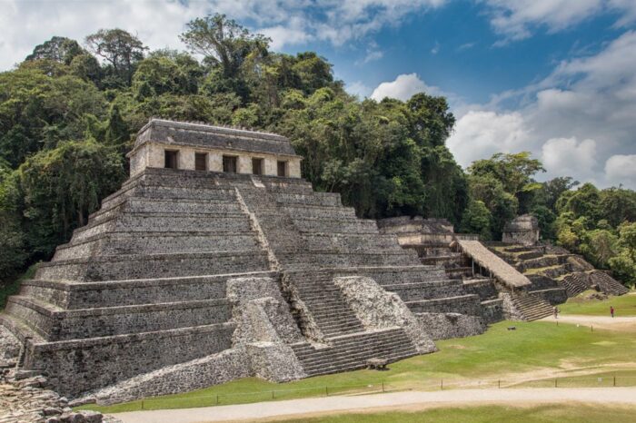 Es el complejo maya mejor conservado y más visitado de Chiapas, y un lugar ideal para probar la gastronomía prehispánica