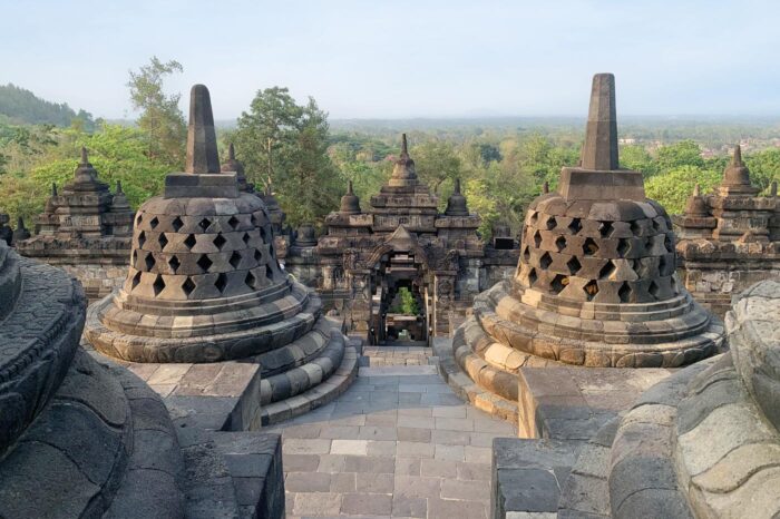 Lo verdaderamente bonito de Borobudur es subir hasta la cima de la pirámide